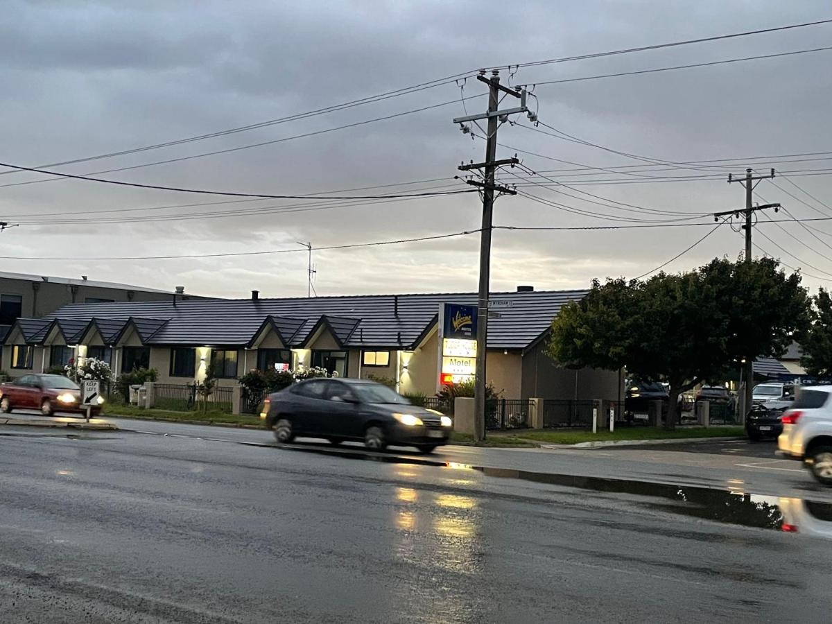 Shepparton Motor Inn Tudor House Motel Exterior photo