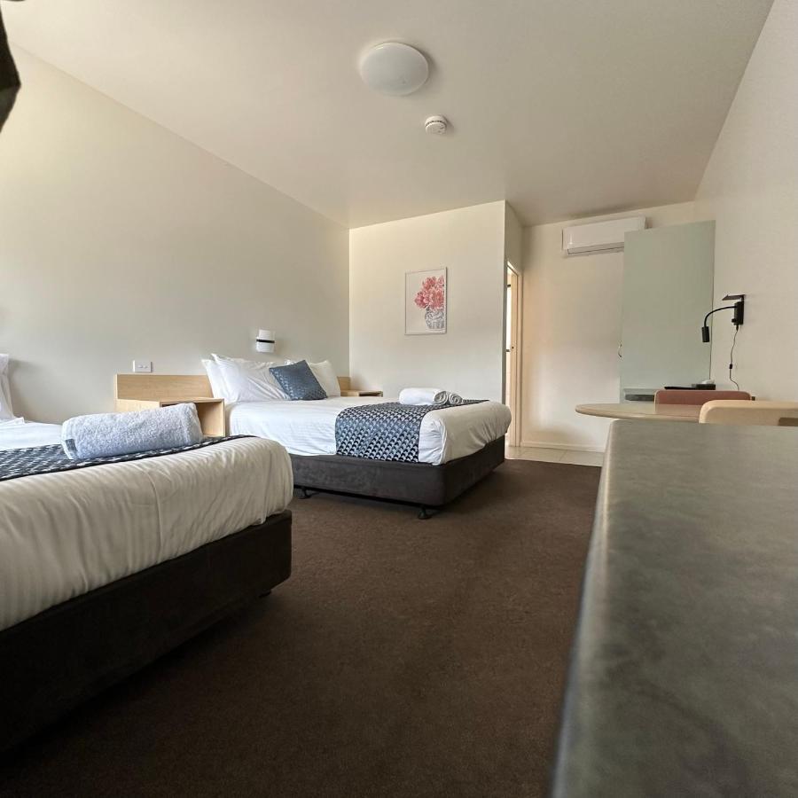 Shepparton Motor Inn Tudor House Motel Exterior photo