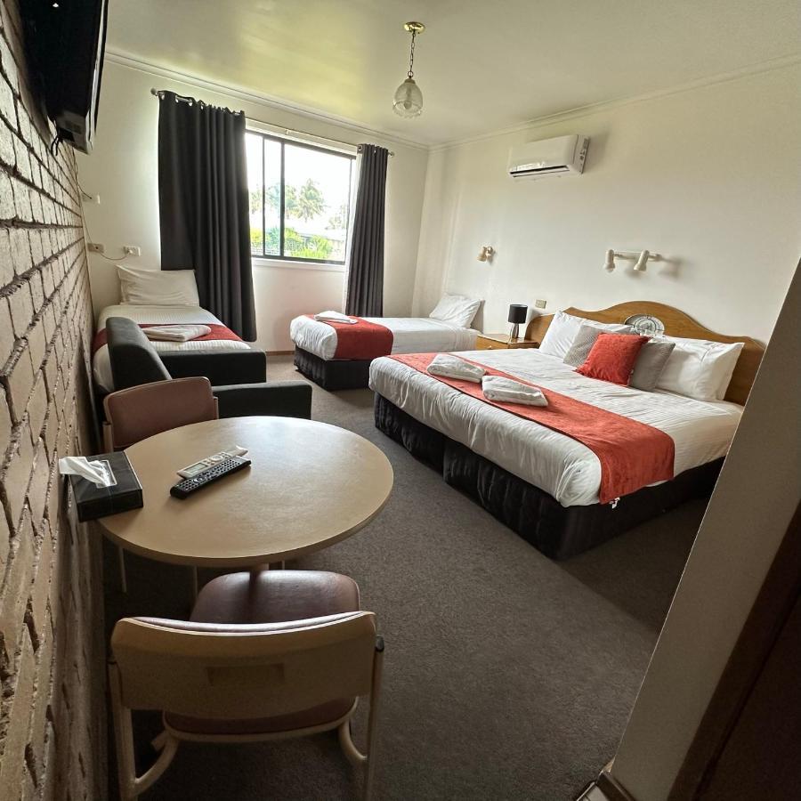 Shepparton Motor Inn Tudor House Motel Exterior photo