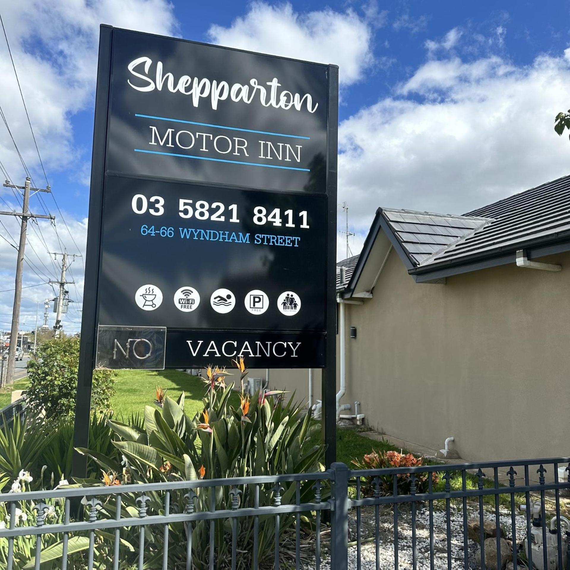 Shepparton Motor Inn Tudor House Motel Exterior photo
