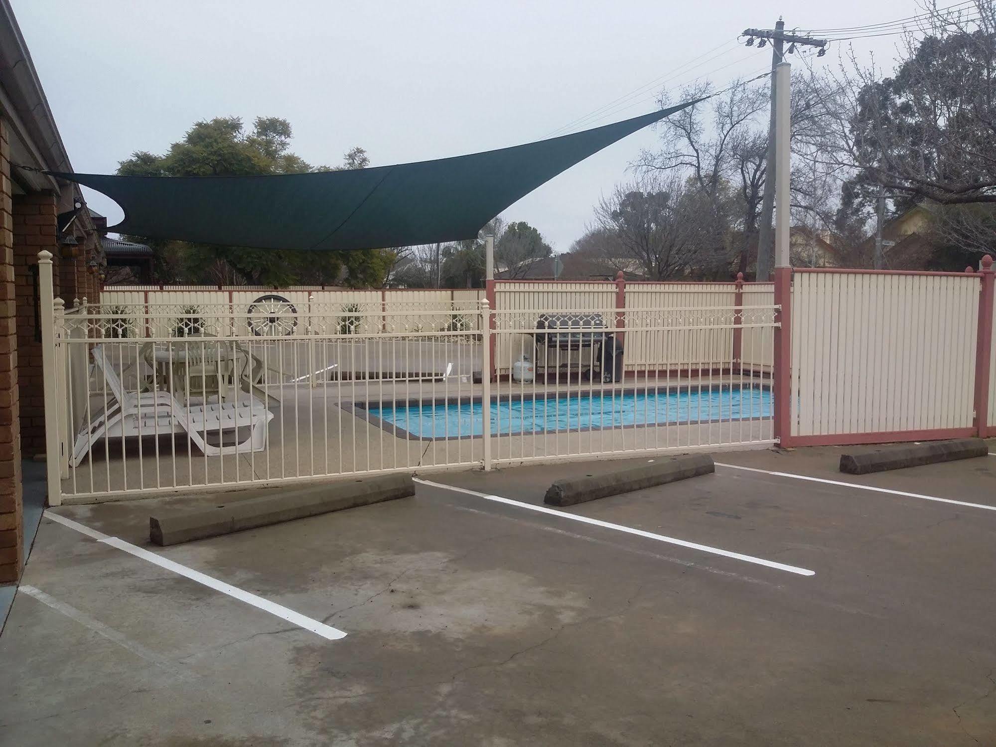 Shepparton Motor Inn Tudor House Motel Exterior photo