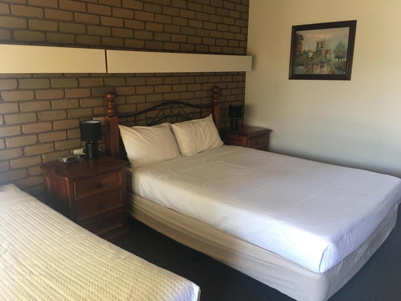 Shepparton Motor Inn Tudor House Motel Exterior photo